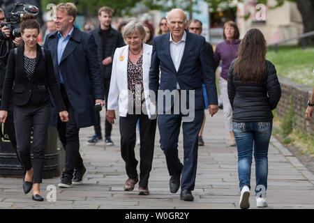 Vince Cable est rejoint par la partie trois nouveaux députés à Londres pour célébrer le meilleur résultat des élections européennes dans l'histoire du parti. Avec : Rachel, Vince Cable Câble Où : London, Royaume-Uni Quand : 27 mai 2019 Credit : Wheatley/WENN Banque D'Images