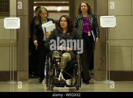 Tammy Duckworth représentant élu (D-IL) participe à un nouveau représentant d'orientation sur la colline du Capitole à Washington le 14 novembre 2012. UPI/Kevin Dietsch Banque D'Images