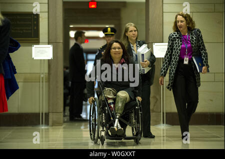 Tammy Duckworth représentant élu (D-IL) participe à un nouveau représentant d'orientation sur la colline du Capitole à Washington le 14 novembre 2012. UPI/Kevin Dietsch Banque D'Images