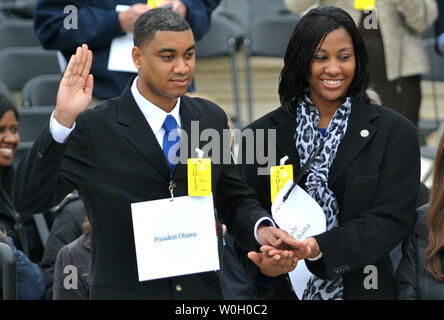 Le président Barack Obama stand-in U.S. Air Force Sergent Serpico Elliott et la Première Dame Michelle Obama et l'armée en Delondra Rollins Spécialiste de participer à l'Inauguration répétition générale à Washington, DC Le 13 janvier 2013. Le président Barack Obama sera prêté serment pour un second mandat le 21 janvier 2013. UPI/Kevin Dietsch Banque D'Images