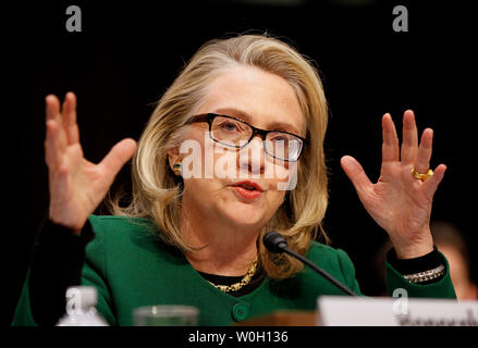 Secrétaire d'État américaine Hillary Clinton témoigne devant la Commission des relations étrangères du Sénat Audition sur les attaques terroristes contre l'ambassade américaine à Benghazi, à Washington, DC Le 23 janvier 2013. UPI/Molly Riley Banque D'Images