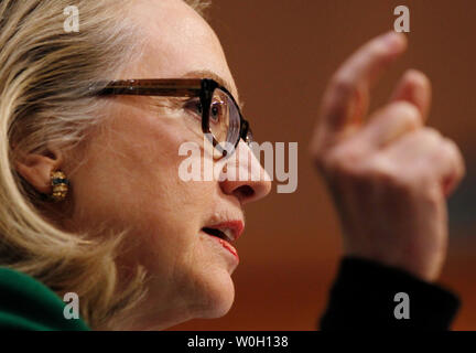 Secrétaire d'État américaine Hillary Clinton témoigne devant la Commission des relations étrangères du Sénat Audition sur les attaques terroristes contre l'ambassade américaine à Benghazi, à Washington, DC Le 23 janvier 2013. UPI/Molly Riley Banque D'Images