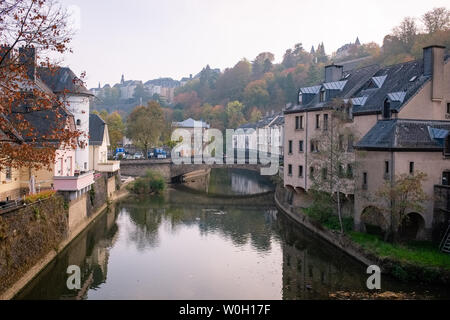 La Ville de Luxembourg, Luxembourg - 18 octobre 2018 : Magnifique vue de Pfaffenthal au coucher du soleil Banque D'Images