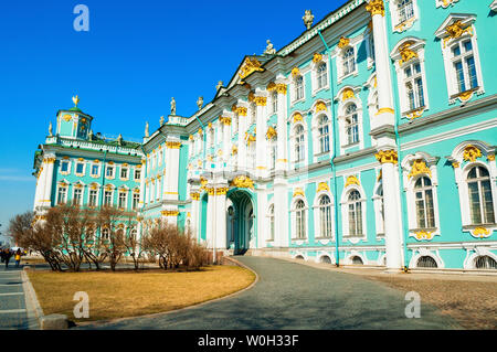 Saint-pétersbourg, Russie - le 5 avril 2019. Palais d'hiver et Musée de l'Ermitage, la façade de l'immeuble. Le Palais d'hiver était la résidence de la ru Banque D'Images