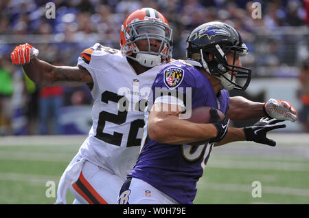 Baltimore Ravens wide receiver Brandon Stokley court contre Cleveland Browns Skrine Buster évoluait au cours du deuxième trimestre à la M&T Bank Stadium à Baltimore, Maryland le 15 septembre 2013. Les Ravens défait les Browns 14-6. UPI/Kevin Dietsch Banque D'Images
