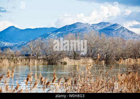 La vallée de Neretva .. une belle vallée avec des montagnes dans l'arrière pays. Les gens de la région vivent de la mandarine la reproduction. L'endroit est situé sur le S Banque D'Images