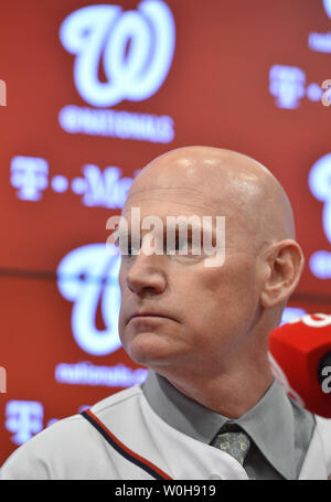 Matt Williams, les Nationals de Washington nouveau manager de l'équipe, à l'écoute à une question de la presse, au Championnat National Park, Washington, DC, le 1 novembre 2013. Williams, qui n'a jamais réussi dans les ligues majeures, est un ancien All-Star, jouant principalement pour les Giants de San Francisco et les Diamondbacks de l'Arizona. UPI/Mike Theiler Banque D'Images