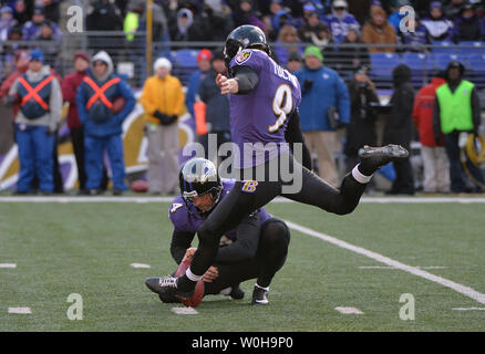 Baltimore Ravens kicker Justin Tucker un coup 26- Cour partie objectif au deuxième trimestre contre les Jets de New York au M&T Bank Stadium à Baltimore, Maryland le 24 novembre 2013. Les Ravens défait les Jets 19-3. UPI/Kevin Dietsch Banque D'Images