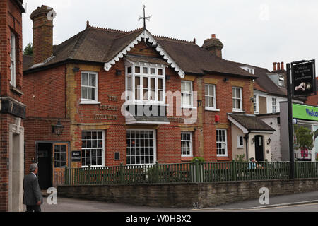 Ashtead, Surrey, UK - le gigot de mouton et de chou-fleur. Un étrange nommé high street pub village, connu localement comme le LOMAC dans journée Banque D'Images