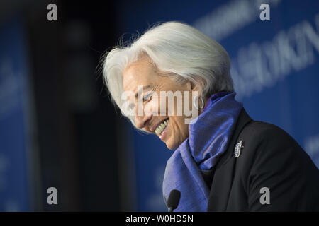Christine Lagarde, directrice générale ou le Fonds monétaire international (FMI), prononce une allocution sur l'économie mondiale et la prochaine réunion du FMI, sur le campus de l'Université Johns Hopkins à Washington, D.C. le 2 avril 2014. UPI/Kevin Dietsch Banque D'Images
