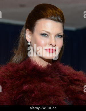 Linda Evangelista modèle arrive sur le tapis rouge à la Maison Blanche l'Association des correspondants de dîner à l'hôtel Hilton de Washington à Washington, DC, le 3 mai 2014. UPI/Molly Riley Banque D'Images