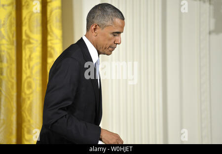 Le président des États-Unis, Barack Obama quitte la scène à l'issue d'une conférence de presse dans l'East Room de la Maison Blanche, le 5 novembre 2014, à Washington, DC. Obama doit faire face les deux dernières années de son administration avec les Républicains le contrôle de la Chambre et du Sénat, après le GOP a eu sept sièges de la démocratique du sénat, élections à mi-mandat. UPI/Mike Theiler Banque D'Images