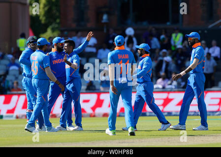 Old Trafford, Manchester, Royaume-Uni. 27 Juin, 2019. Coupe du monde de cricket ICC, Antilles par rapport à l'Inde ; Yuzvendra Chahal de l'Inde célèbre après qu'il prend le guichet des Antilles le capitaine Jason titulaire et qu'ils sont jusqu'à 98-5 : Action Crédit Plus Sport/Alamy Live News Banque D'Images