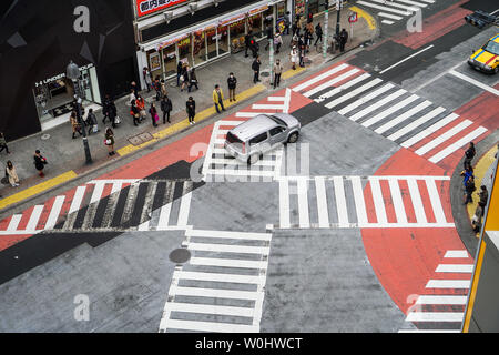 Le protocole de Kyoto, Japon - 12 mars 2016 : population japonaise ont été crossing road Banque D'Images