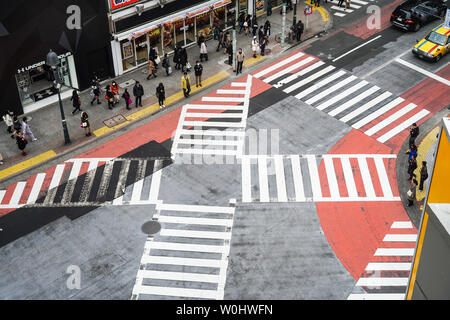 Le protocole de Kyoto, Japon - 12 mars 2016 : population japonaise ont été crossing road Banque D'Images