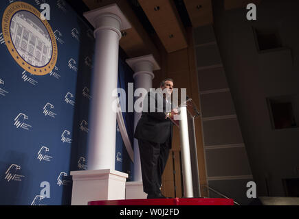 La présidence républicaine New Jersey Gov. Gov. Chris Christie parle au cours de la Coalition juive républicaine les candidats à l'élection présidentielle au Ronald Reagan Building à Washington DC, 3 décembre 2015. Photo par Molly Riley/UPI Banque D'Images