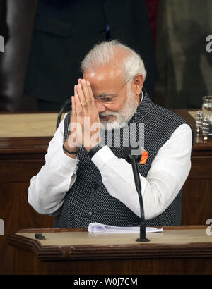 Le Premier Ministre indien Narendra Modi accueille une réunion conjointe du Congrès américain avant l'administration allocution à l'Capitole à Washington, DC, le 8 juin 2016. Il est le cinquième premier ministre indien de l'adresse pour le Congrès américain. Modi a rencontré le président américain Barack Obama le 7 juin 2016. Photo par Kevin Dietsch/UPI Banque D'Images