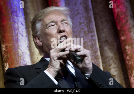 Président désigné Donald Trumps prononce une allocution à l'échelle mondiale, le dîner du président à la Andrew W. Mellon Auditorium à Washington, D.C. le 17 janvier 2017. L'invitation seulement black tie event est une chance pour l'emporter sur de se présenter et de membres de son cabinet à des diplomates étrangers. Photo par Kevin Dietsch/UPI Banque D'Images