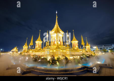 Bangkok, Thaïlande - 20 novembre 2017 : Le Crématorium Royal architecture pour Sa Majesté le Roi Bhumibol Adulyadej à Sanam Luang dans la nuit Banque D'Images