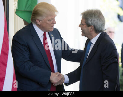 Le président Donald Trump accueille le Premier ministre italien Paolo Gentiloni à la Maison Blanche à Washington, le 20 avril 2017. Photo par Kevin Dietsch/UPI Banque D'Images