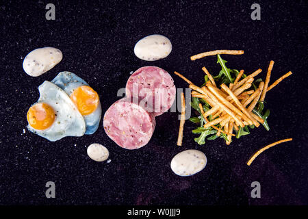 'Jambon, œufs et des frites' jarret terrine aux oeufs de caille frit et frites de corde de chaussure Banque D'Images