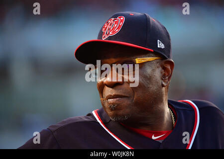 Nationals de Washington manager Dusty Baker observe que les nationaux jouent les Braves d'Atlanta au Championnat National Park de Washington, D.C. le 7 juillet 2017. Photo par Kevin Dietsch/UPI Banque D'Images