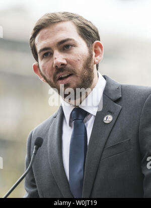 Joseph Weishaar, architecte de la Monument commémoratif de la Première Guerre mondiale, offre à l'remakes inauguration de son monument à Washington, D.C. le 9 novembre 2017. Le mémorial sera construit et intégré dans l'actuel parc Pershing, nommé pour le général John Pershing, commandant en chef des forces américaines pendant la Première Guerre mondiale. Photo par Kevin Dietsch/UPI Banque D'Images