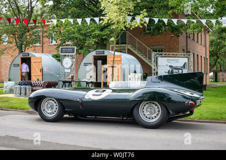 DType Jaguar 1955 Voiture de course Sport à Bicester Heritage Centre super scramble event. Bicester, Oxfordshire, Angleterre Banque D'Images