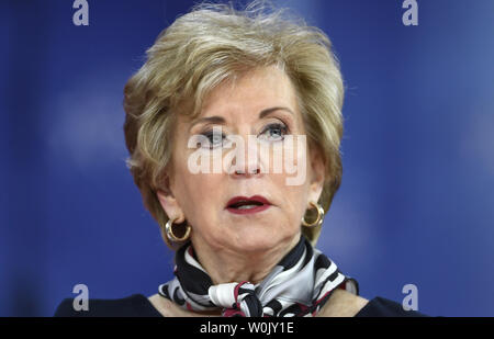 Small Business Administration (SBA) Administrator Linda McMahon fait de commentaires pendant une conversation à la Conférence d'action politique conservateur (CPAC), le 23 février 2018, à National Harbor, Maryland. Des milliers de militants conservateurs, républicains et Tea Party Patriots se sont réunis pour entendre les politiciens et les hôtes parlent à la radio et à la télévision, le hall et le réseau de la cause des conservateurs. Photo de Mike Theiler/UPI Banque D'Images