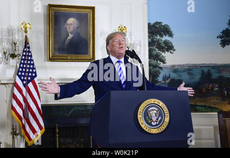 Le président Donald Trump annonce sa décision de mettre fin à l'Organisation des membres participant à la Commission mixte Plan d'Action Global (JCPOA) avec l'Iran et ses plans re-imposer des sanctions levées dans le cadre de l'accord à la Maison Blanche, à Washington, D.C. le 8 mai 2018. Photo par Leigh Vogel/UPI Banque D'Images