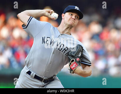 Le lanceur partant des Yankees de New York Sonny Gray (19) emplacements contre les Nationals de Washington dans la deuxième manche au Championnat National Park de Washington, D.C. le 18 juin 2018. Photo par Kevin Dietsch/UPI Banque D'Images
