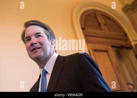 Brett Kavanaugh, Président de la personne nommée par l'atout d'être la prochaine Cour Suprême de Justice Associé, arrive pour une réunion avec le sénateur Chuck Grassley, R-IA, sur la colline du Capitole à Washington, D.C. le 10 juillet 2018. S'il est confirmé, Kavanaugh remplacera M. Anthony Kennedy, Juge à la retraite. Photo par Kevin Dietsch/UPI Banque D'Images