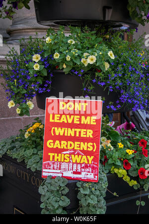 Glasgow, Ecosse, Royaume-Uni. 27 Juin 2019 : personnes qui protestaient pour sauver les peuples et le Palais des jardins d'hiver. Banque D'Images