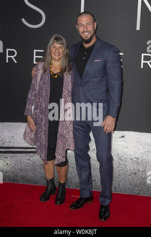 Lorraine Reaveley et Pablo Schreiber, acteur assiste à la première 'homme' Washington, DC Première à l'air et de l'espace le 4 octobre 2018. Photo par Tasos Katopodis/UPI Banque D'Images