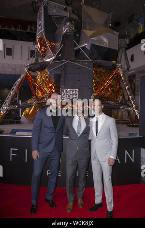 Pablo Schreiber, comédien et acteur, Michael Cory Smith assiste à la première 'homme' Washington, DC Première à l'air et de l'espace le 4 octobre 2018. Photo par Tasos Katopodis/UPI Banque D'Images