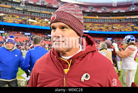 Redskins de Washington l'entraîneur-chef Jay Gruden promenades sur le terrain après une perte après 40-16 Giants de New York au FedEx Field à Landover, Maryland, le 9 décembre 2018. Photo de David Tulis/UPI Banque D'Images