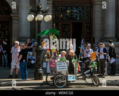 Glasgow, Ecosse, Royaume-Uni. 27 Juin 2019 : personnes qui protestaient pour sauver les peuples et le Palais des jardins d'hiver. Banque D'Images