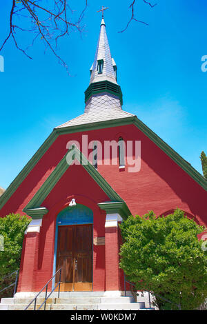 Le Pacte rouge sur l'Église presbytérienne de Howell Ave dans le centre-ville de Bisbee, AZ Banque D'Images