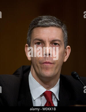 Secrétaire à l'éducation Arne Duncan candidat témoigne à son audience de confirmation devant le Sénat Le Comité de l'éducation et de la Santé sur la colline du Capitole à Washington le 13 janvier 2009. (Photo d'UPI/David Brody) Banque D'Images