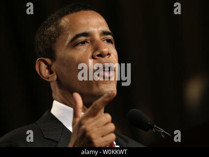 Le sénateur américain et le candidat démocrate Barack Obama (D-IL) prend la parole à l'AFL-CIO Building and Construction Trades candidate présidentielle Forum à Washington le 28 mars 2007. (Photo d'UPI/Yuri Gripas) Banque D'Images