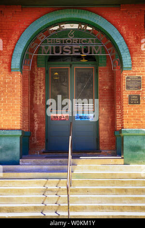 L'extérieur de l'entrée de l'industrie minière et musée historique de Bisbee, AZ Banque D'Images