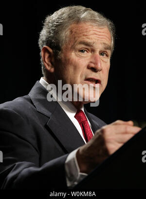 Le président américain George W. Bush parle lors de la National Catholic Prayer Breakfast à Washington le 18 avril 2008. (Photo d'UPI/Yuri Gripas) Banque D'Images