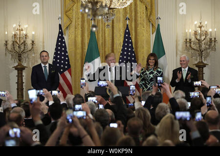 (L-R) Premier ministre d'Irlande Leo Varadkar, Président américain Donald Trump, Première Dame Melania Trump et vice-président Mike Pence participer au Shamrock Bowl Présentation à la Maison Blanche à Washington le 14 mars 2019. Photo par Yuri Gripas/UPI. Banque D'Images