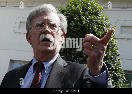 Conseiller à la sécurité nationale, John Bolton parle aux médias sur le Venezuela à l'extérieur de la Maison Blanche à Washington le 30 avril 2019. Photo par Yuri Gripas/UPI.. Banque D'Images