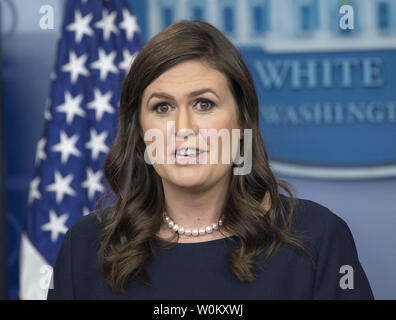 Secrétaire de presse de la Maison Blanche Sarah Huckabee Sanders fait une déclaration au cours d'une réunion d'information dans la salle des conférences de presse Brady à la Maison Blanche à Washington, DC Le 26 juillet 2017. Photo de Pat Benic/UPI Banque D'Images