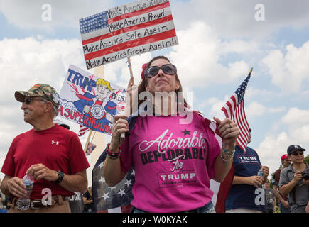 Les partisans pro-trump rallye sur le National Mall au cours de la "Mère de tous les rallyes" à Washington, DC Le 16 septembre 2017. L'événement s'est tenu à montrer son soutien pour le président Trump et son ordre du jour. Photo par Erin Schaff/UPI Banque D'Images