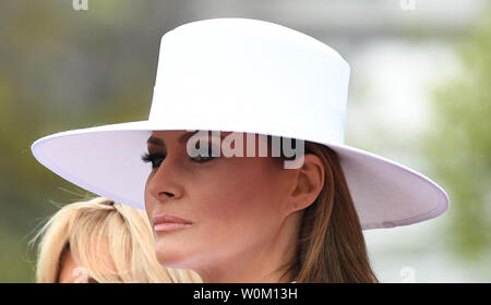 Fist Lady Melania Trump ressemble au cours de la cérémonie d'accueil pour la visite d'Etat français sur la pelouse Sud de la Maison Blanche, le mardi 24 avril 2018. Photo de Pat Benic/UPI Banque D'Images