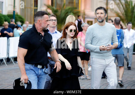 Carlsbad, République tchèque. 27 Juin, 2019. Julianne Moore et son mari Bart Freundlich sur un tour de ville à la 54e Festival International du Film de Karlovy Vary 2019 Le 27 juin, 2019 à Carlsbad, en République tchèque. Credit : Geisler-Fotopress GmbH/Alamy Live News Banque D'Images