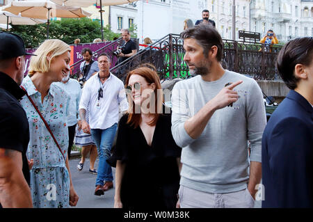 Carlsbad, République tchèque. 27 Juin, 2019. Julianne Moore et son mari Bart Freundlich sur un tour de ville à la 54e Festival International du Film de Karlovy Vary 2019 Le 27 juin, 2019 à Carlsbad, en République tchèque. Credit : Geisler-Fotopress GmbH/Alamy Live News Banque D'Images