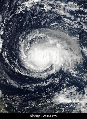 Le 4 septembre 2017, à 17:24 UTC, la NASA-NOAA's Suomi NPP capturé cette vue satellite de l'ouragan l'Irma comme un ouragan de catégorie 4 approche d'îles sous le vent. Un état d'urgence a été déclaré dans l'état par le gouverneur Scott lundi. L'ouragan l'Irma a été élevé à une tempête de catégorie 5, mardi matin. NASA/UPI Banque D'Images